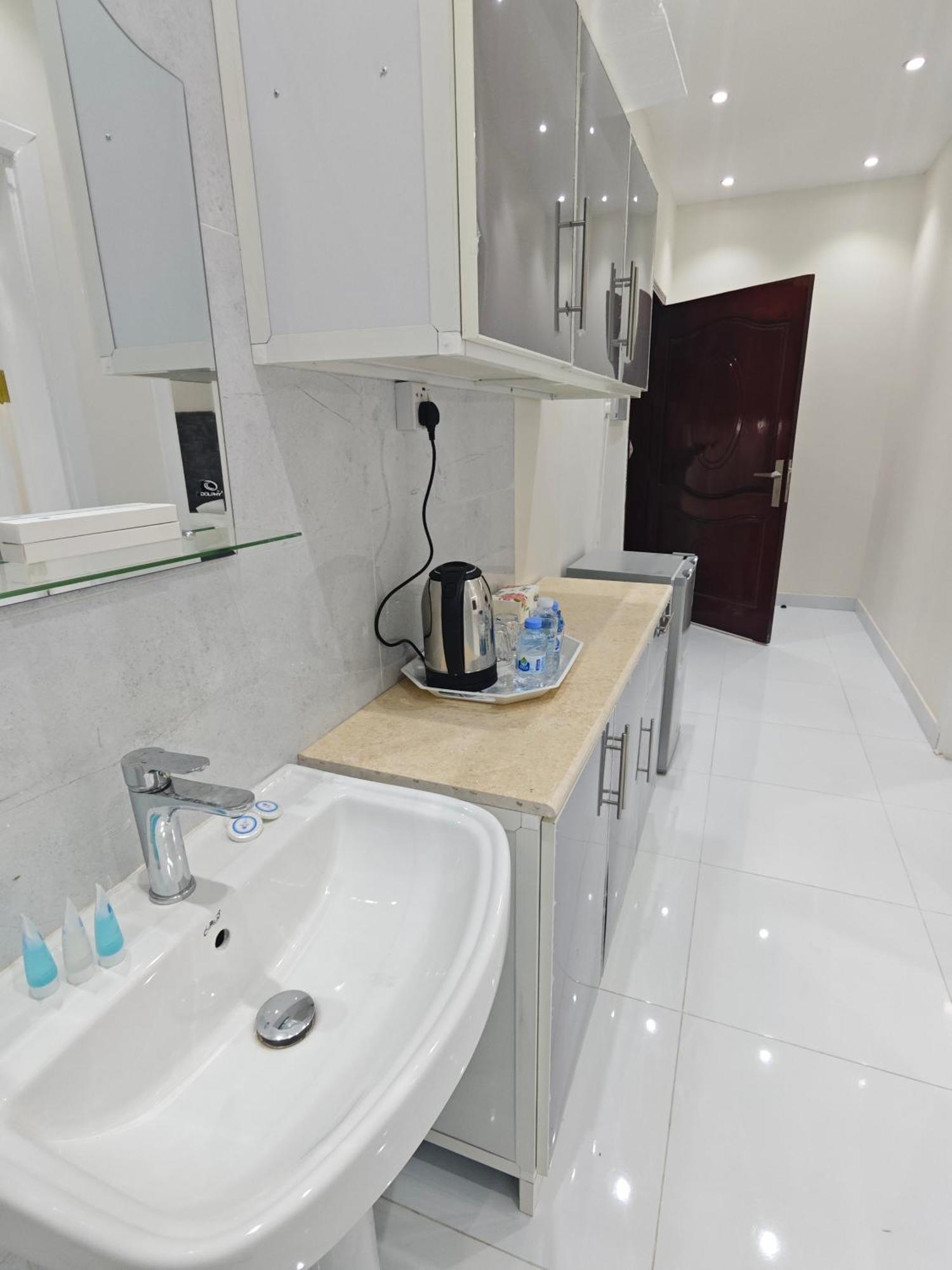 Yaqoot Al Madina Suites ‘Awali Exterior foto