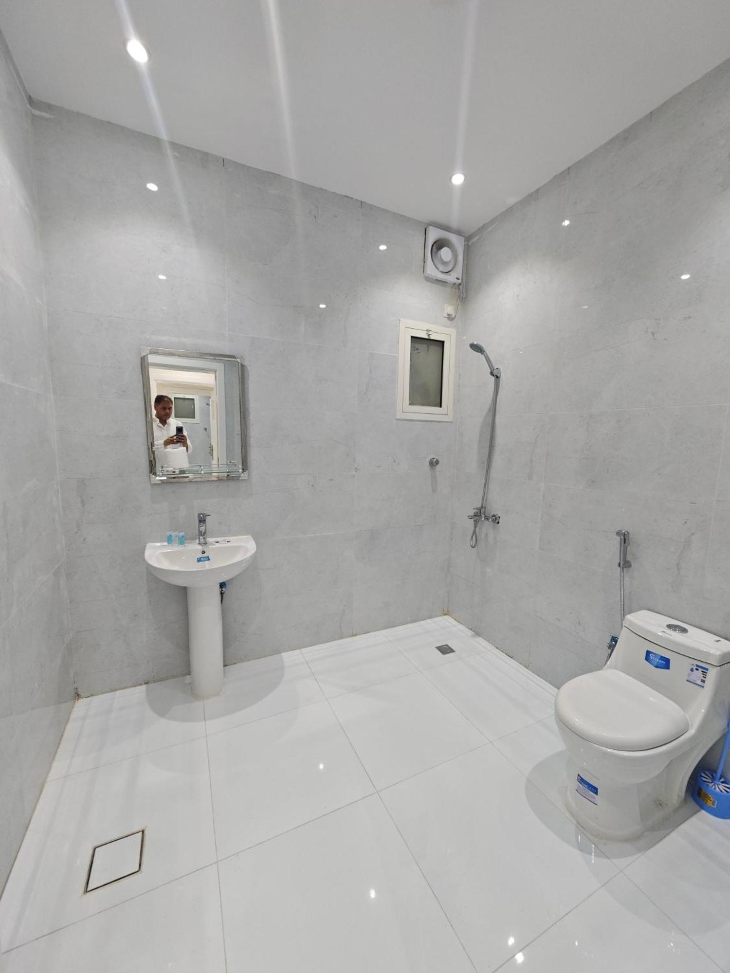 Yaqoot Al Madina Suites ‘Awali Exterior foto